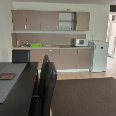 Tiszaliget Apartman Es Szallo Szolnok Exterior photo