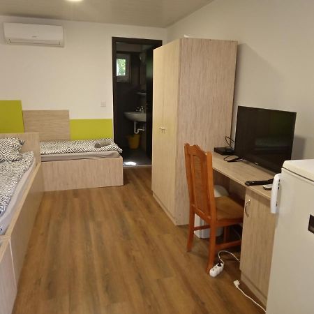 Tiszaliget Apartman Es Szallo Szolnok Exterior photo