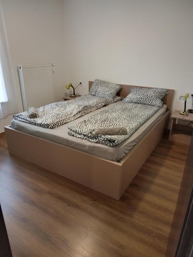 Tiszaliget Apartman Es Szallo Szolnok Exterior photo