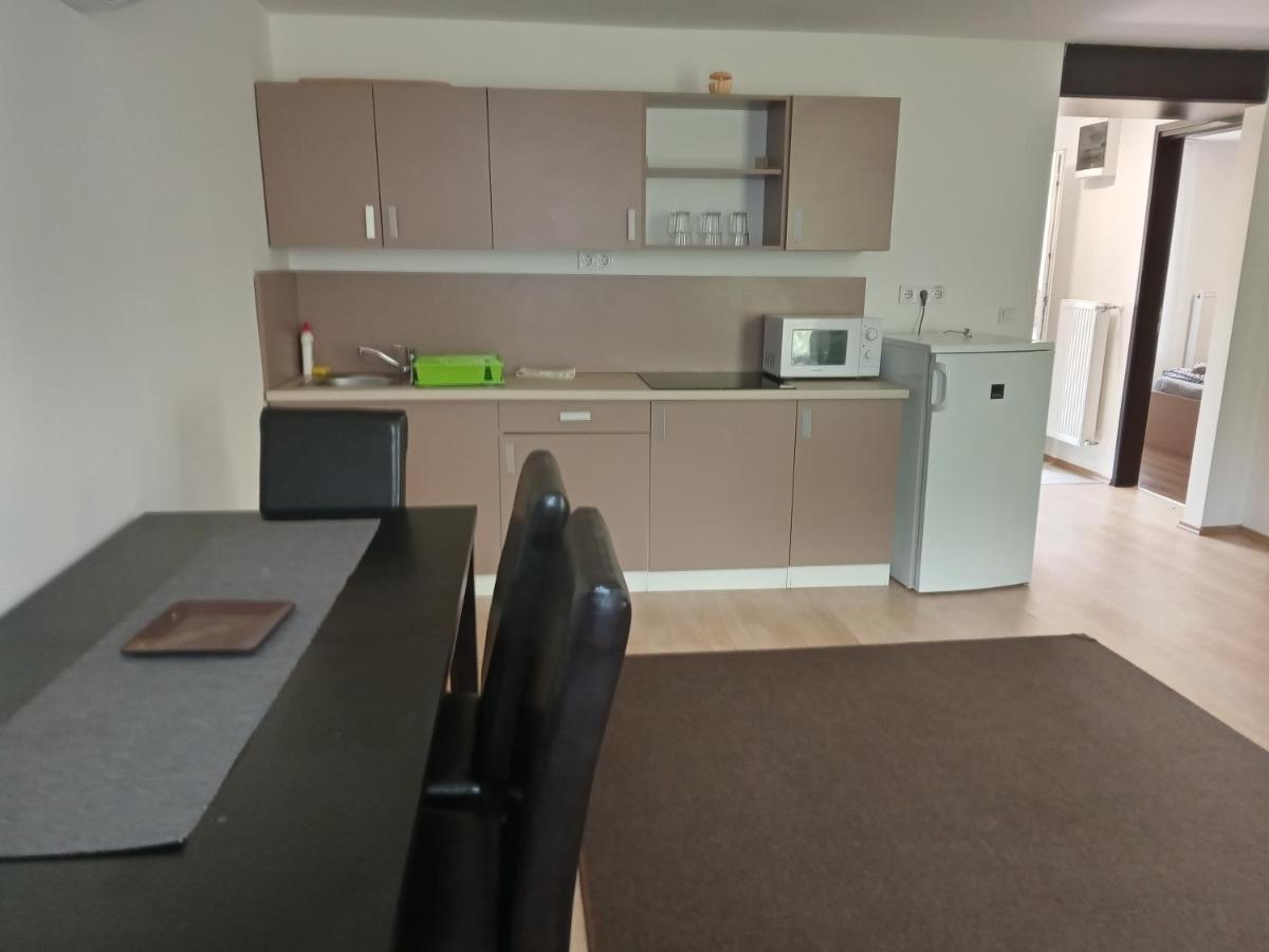 Tiszaliget Apartman Es Szallo Szolnok Exterior photo