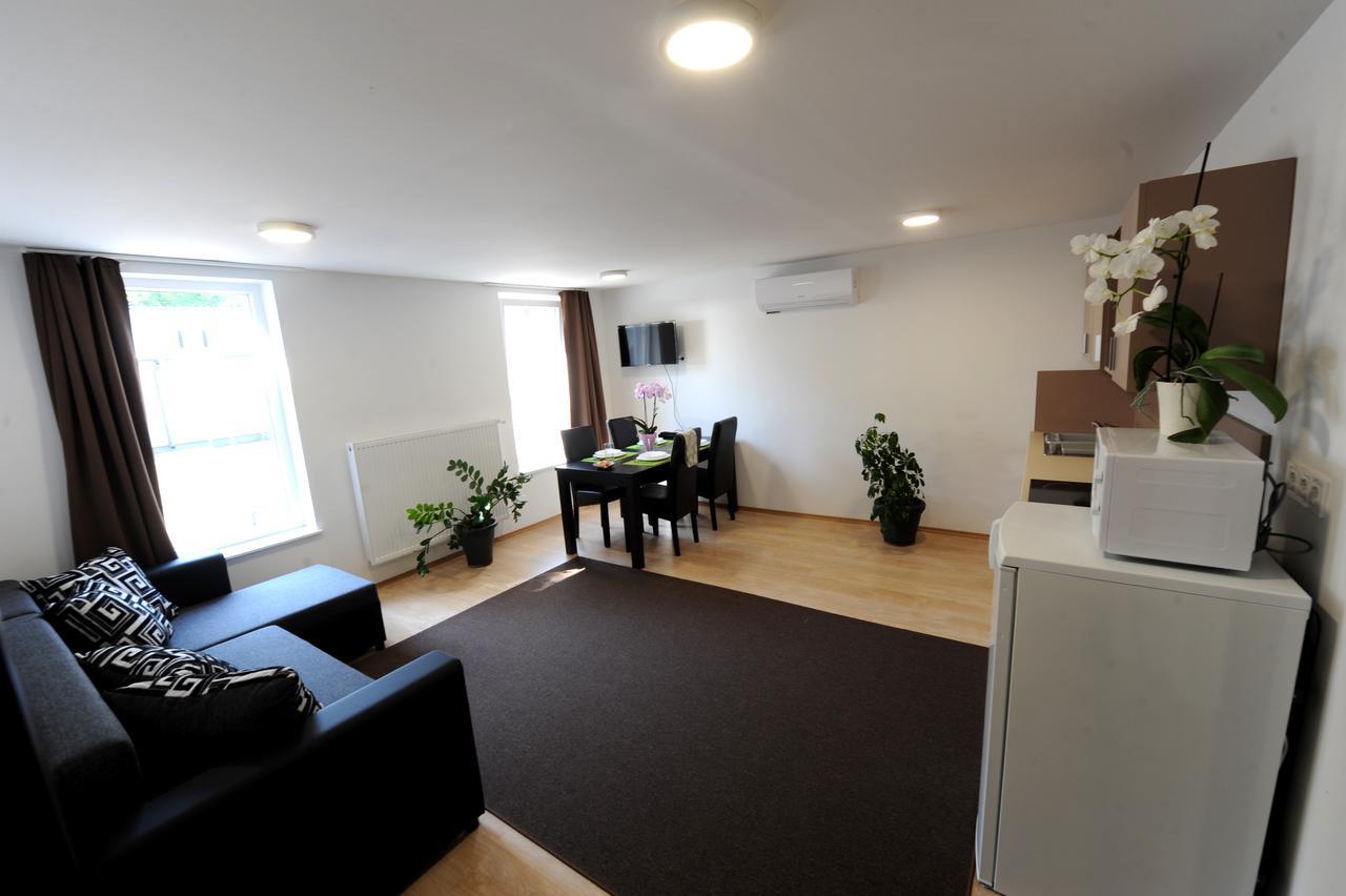 Tiszaliget Apartman Es Szallo Szolnok Exterior photo