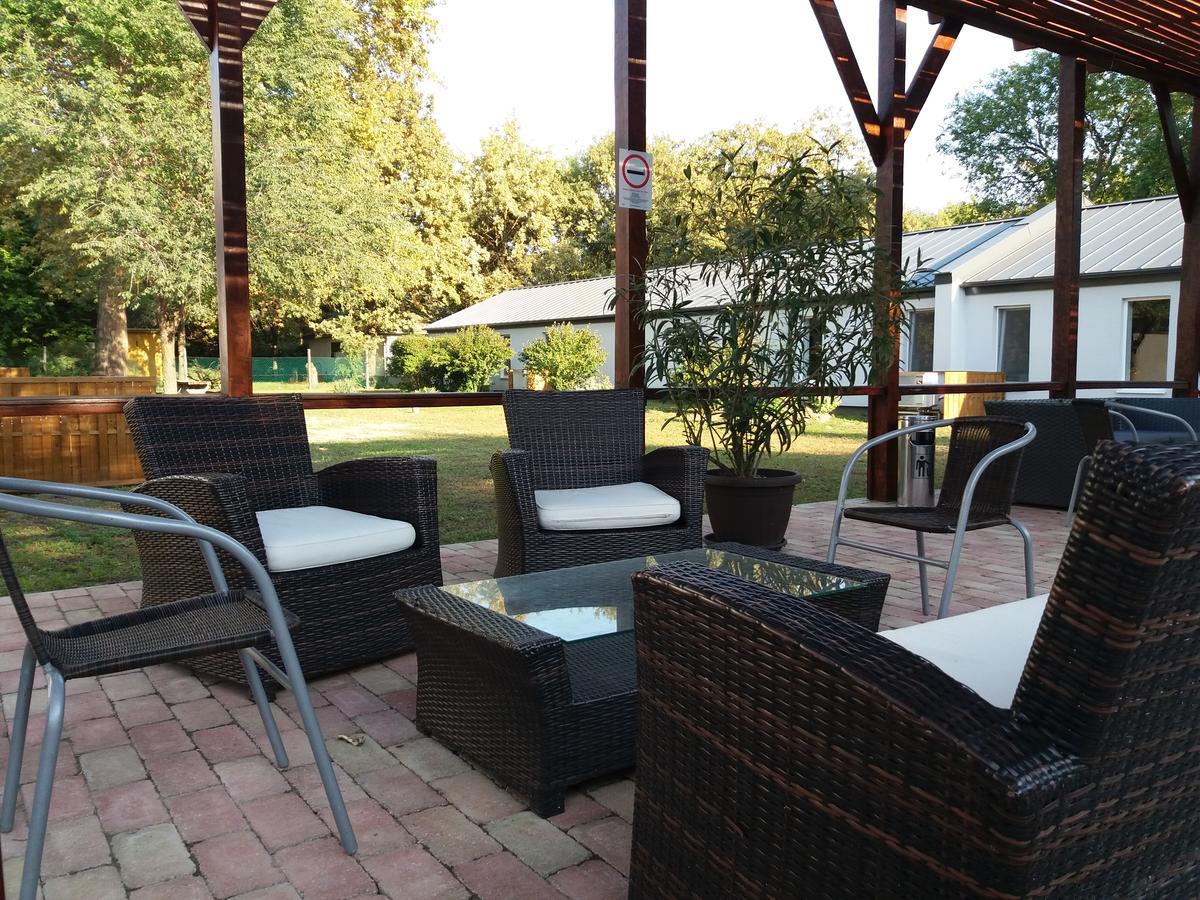 Tiszaliget Apartman Es Szallo Szolnok Exterior photo
