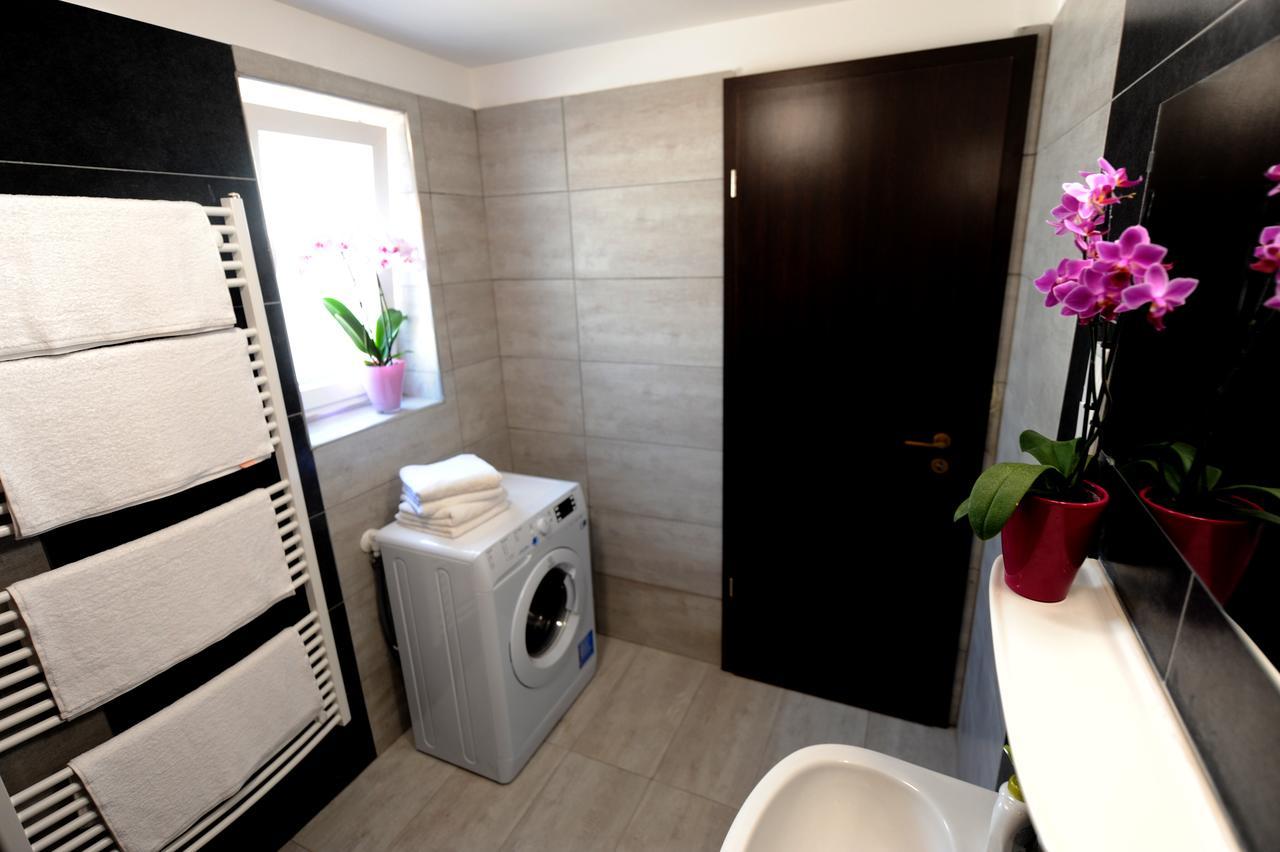 Tiszaliget Apartman Es Szallo Szolnok Exterior photo