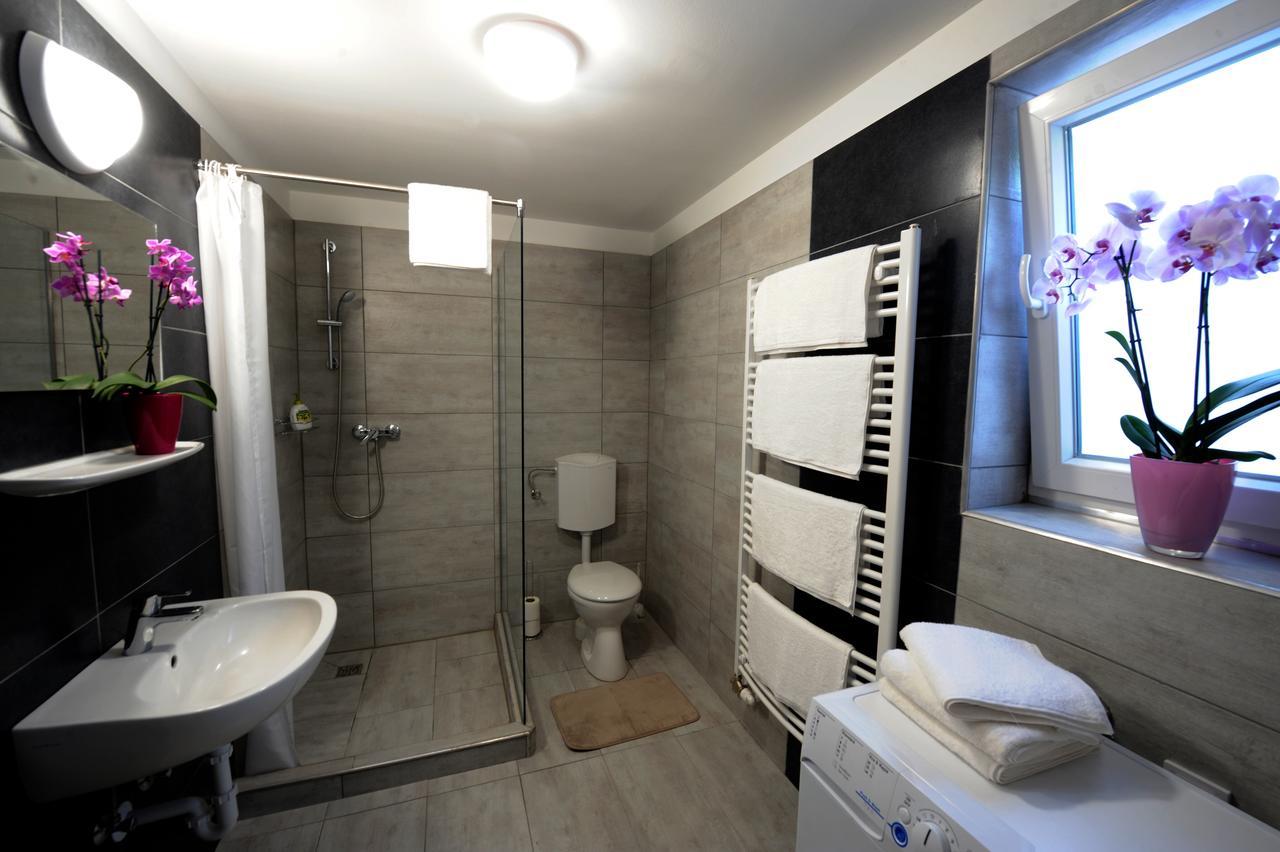 Tiszaliget Apartman Es Szallo Szolnok Exterior photo